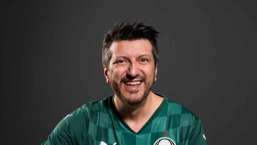 Lito Sousa sorrindo com camisa verde