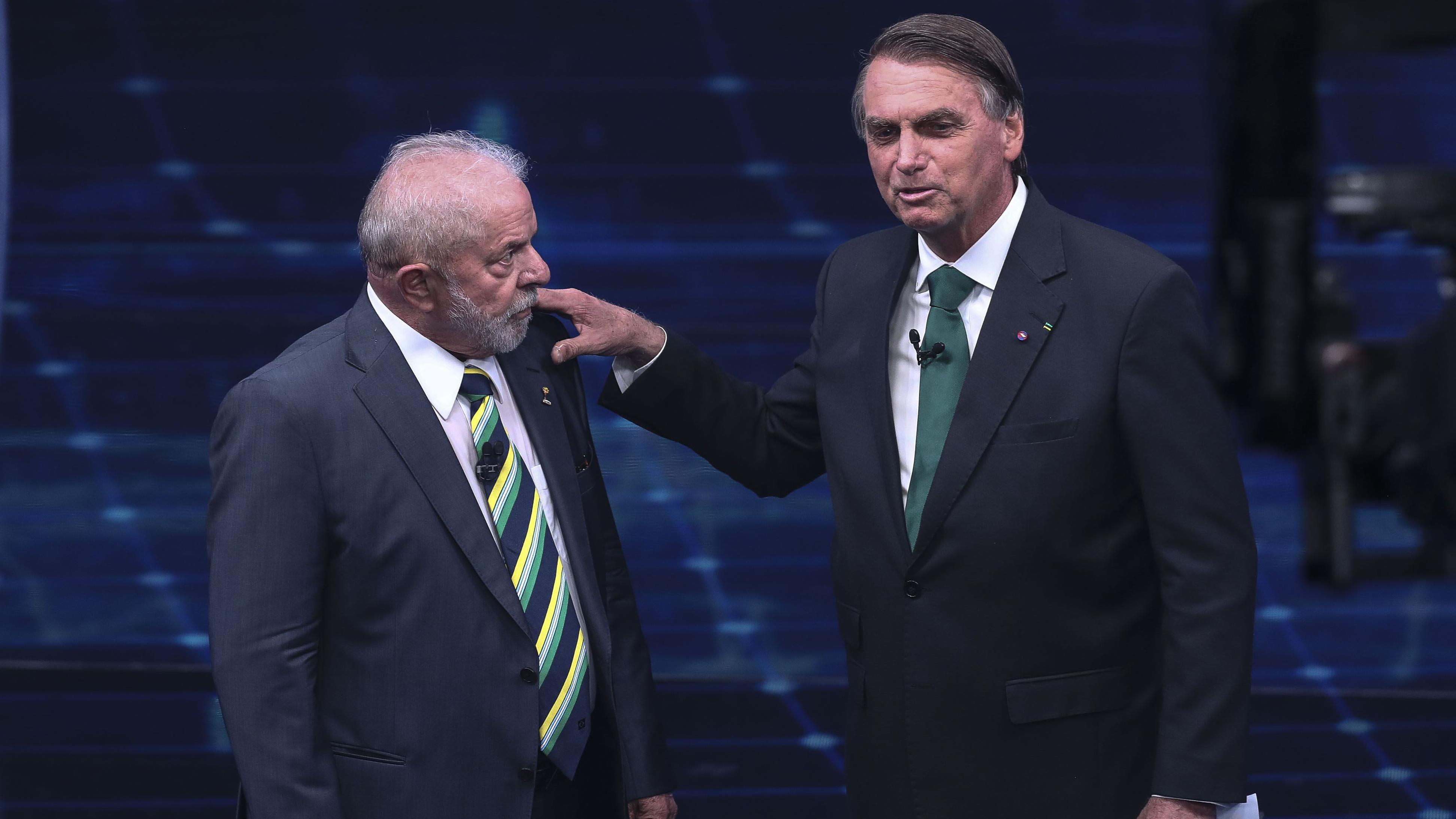 Lula e Jair Bolsonaro em debate presidencial em 2022