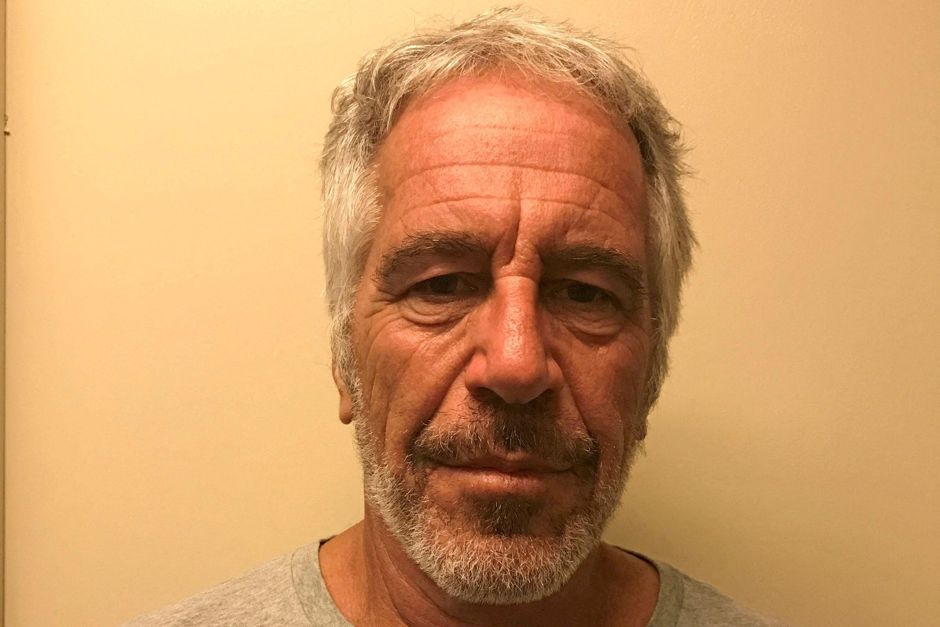 El financiero estadounidense Jeffrey Epstein aparece en una fotografía tomada para el registro de delincuentes sexuales de la División de Servicios de Justicia Criminal del Estado de Nueva York el 28 de marzo de 2017 y obtenida por Reuters el 10 de julio de 2019.