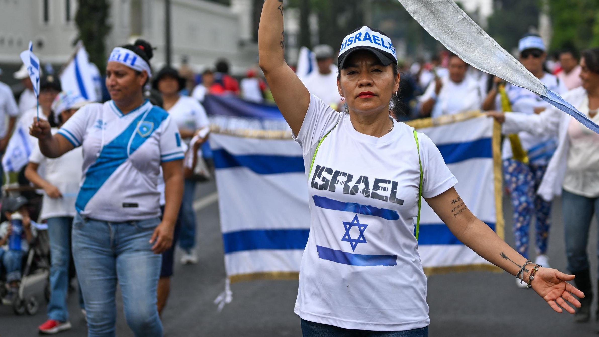 Mujeres guatemaltecas con camiseta de Israel