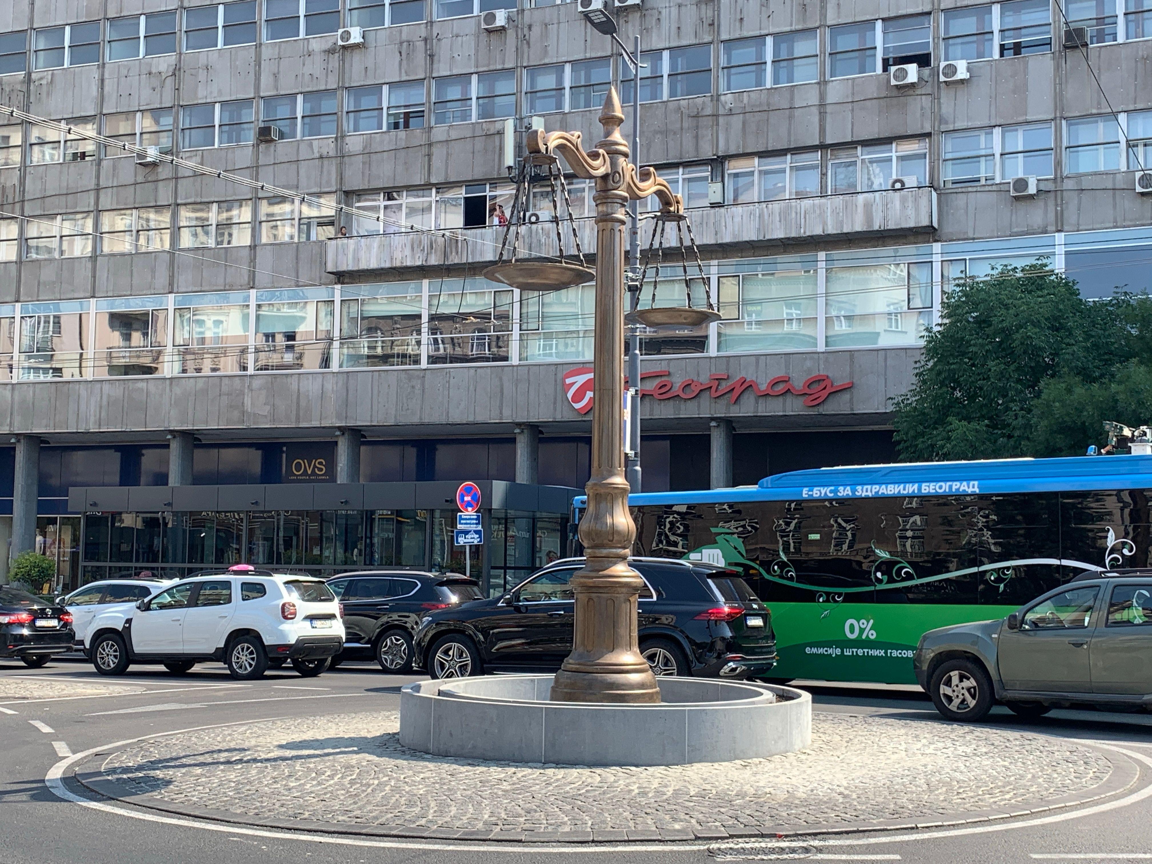 Kružni tok na Terazijama sa terazijama