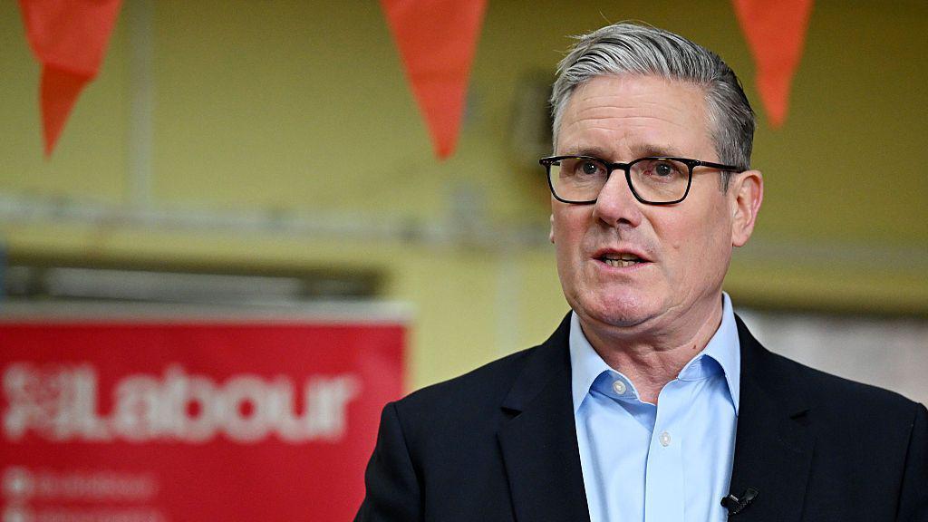 El primer ministro británico y líder laborista, Keir Starmer, se dirige a simpatizantes y concejales tras las elecciones locales en la Iglesia Metodista de Kingsdown el 8 de mayo de 2026 en Londres, Inglaterra.