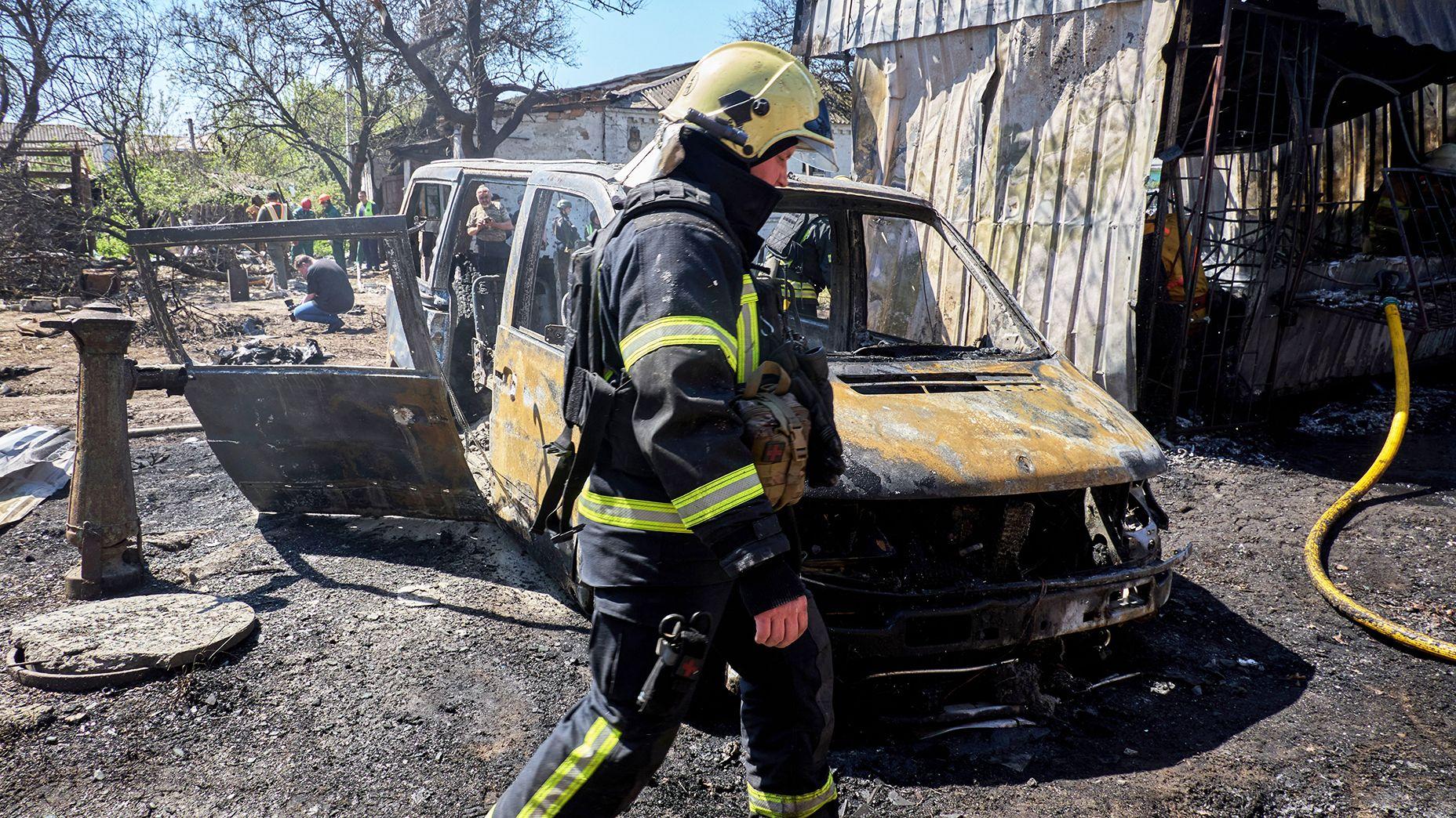 Russia and Ukraine accuse each other of breaching Victory Day ceasefire