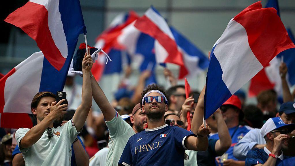 Upamecano with early chance for France against Morocco
