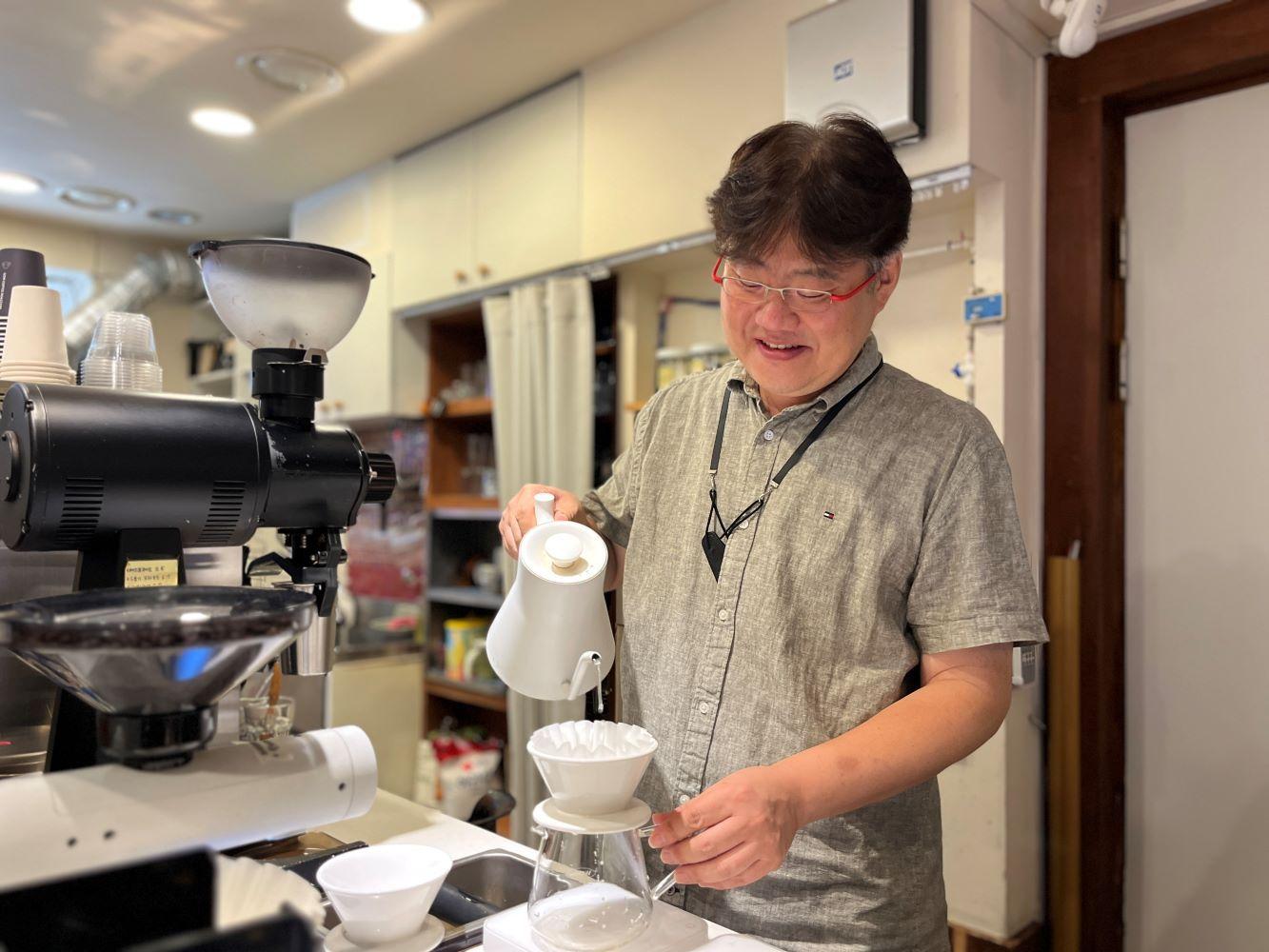 pemilik kafe, Hyun Sung-joo