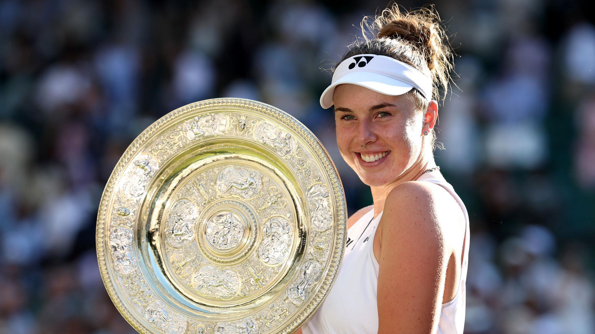 Noskova holds off extraordinary Muchova fightback to win Wimbledon