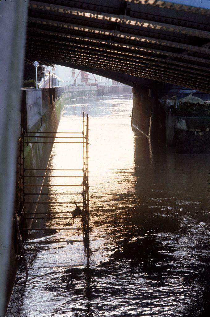 El andamio bajo el puente Blackfriars de Londres desde el que colgaba el cuerpo de Roberto Calvi