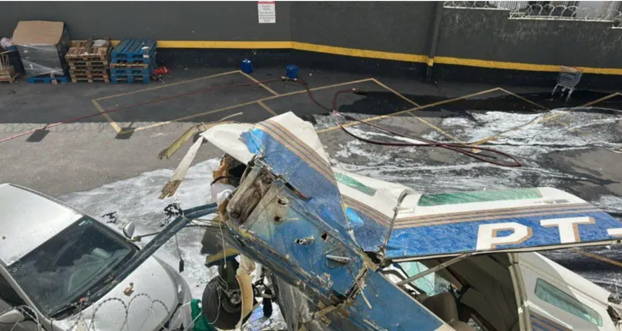 Destro&ccedil;os de aeronave
