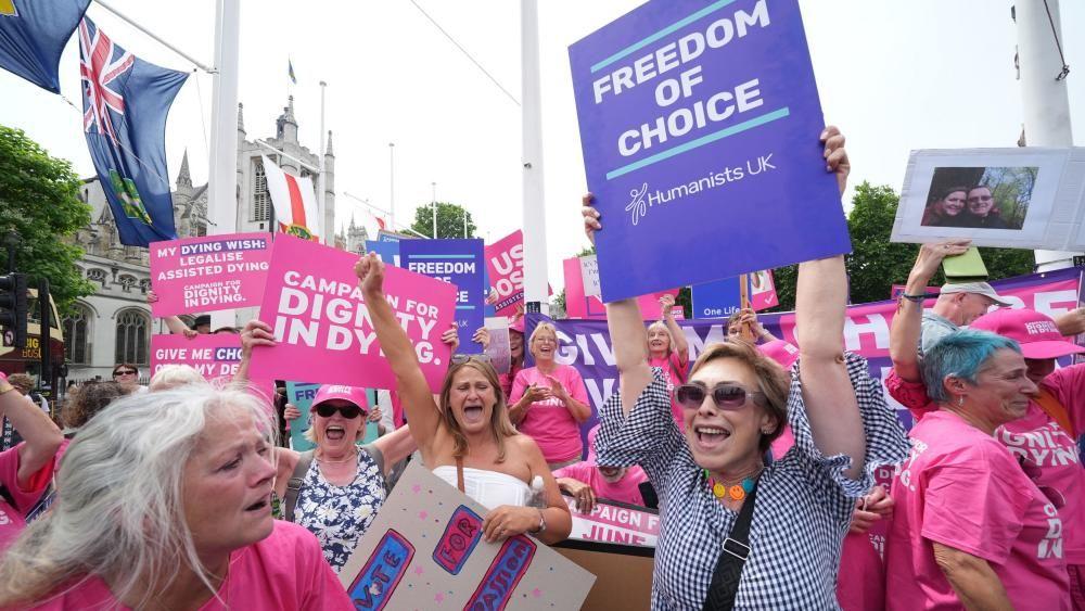 MPs narrowly back legalising assisted dying in England and Wales by 23 votes