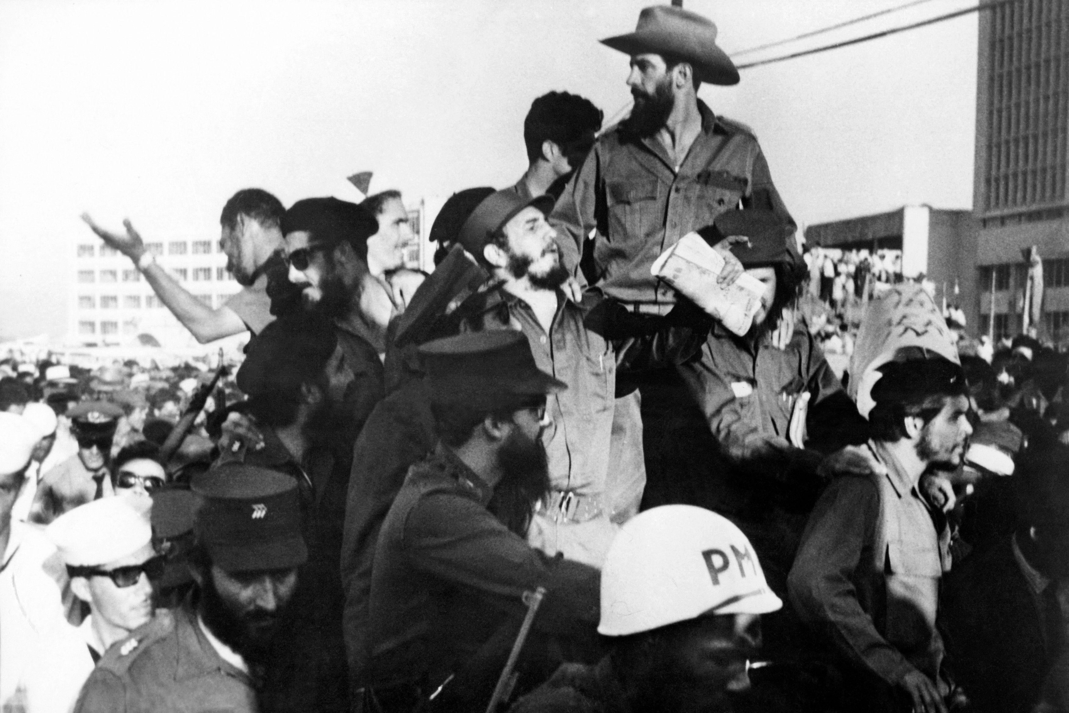 Capitaneados por Fidel Castro y Camilo Cienfuegos, los rebeldes entran en La Habana el 8 de Enero de 1959.