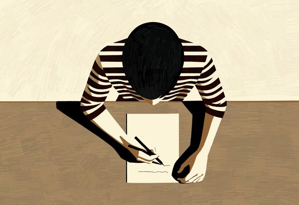 Persona escribiendo en un papel