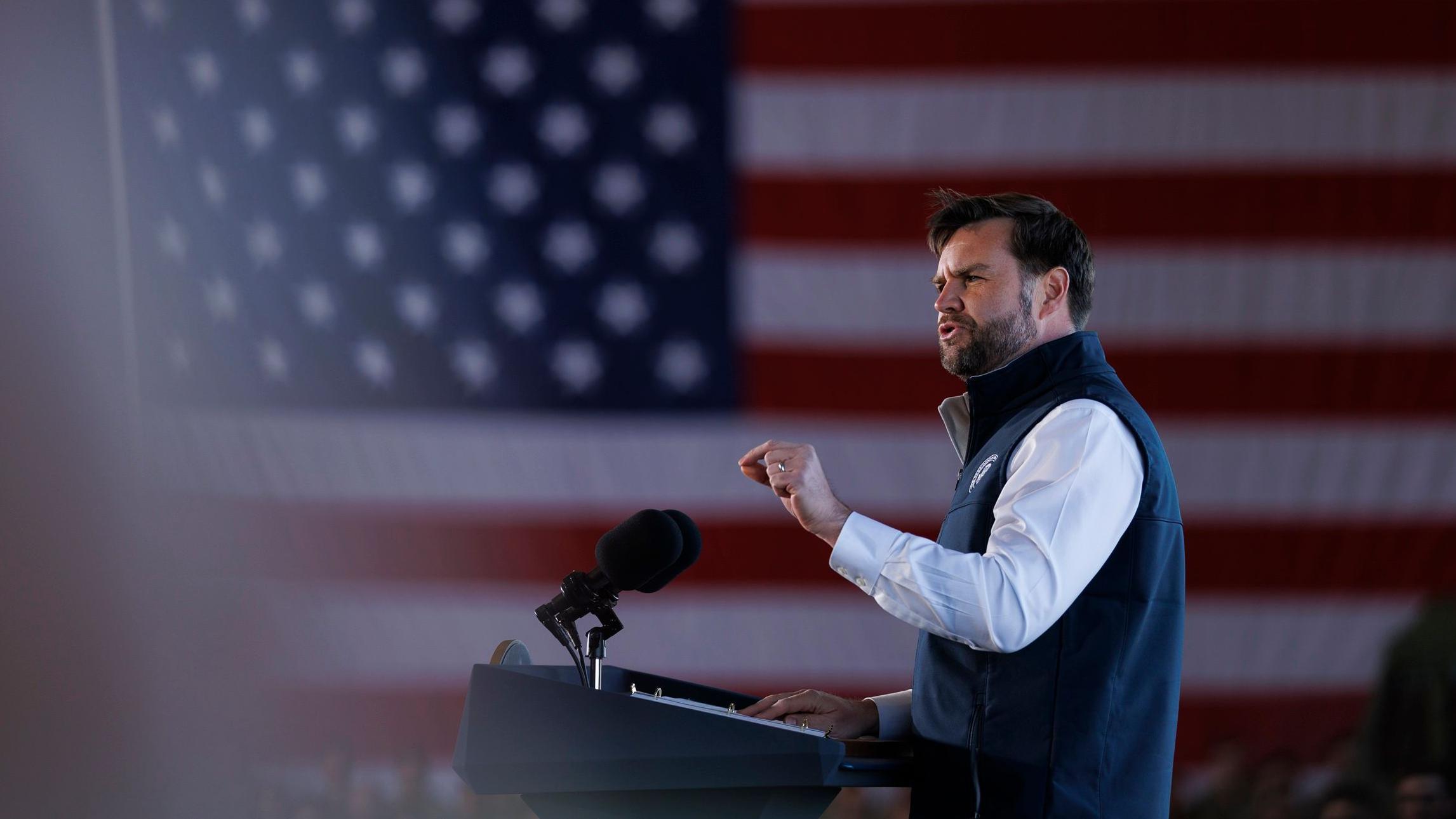 ألقى نائب الرئيس الأمريكي، جيه دي فانس، كلمةً أمام أفراد الجيش الأمريكي في 27 نوفمبر/تشرين الثاني 2025 في فورت كامبل، كنتاكي.