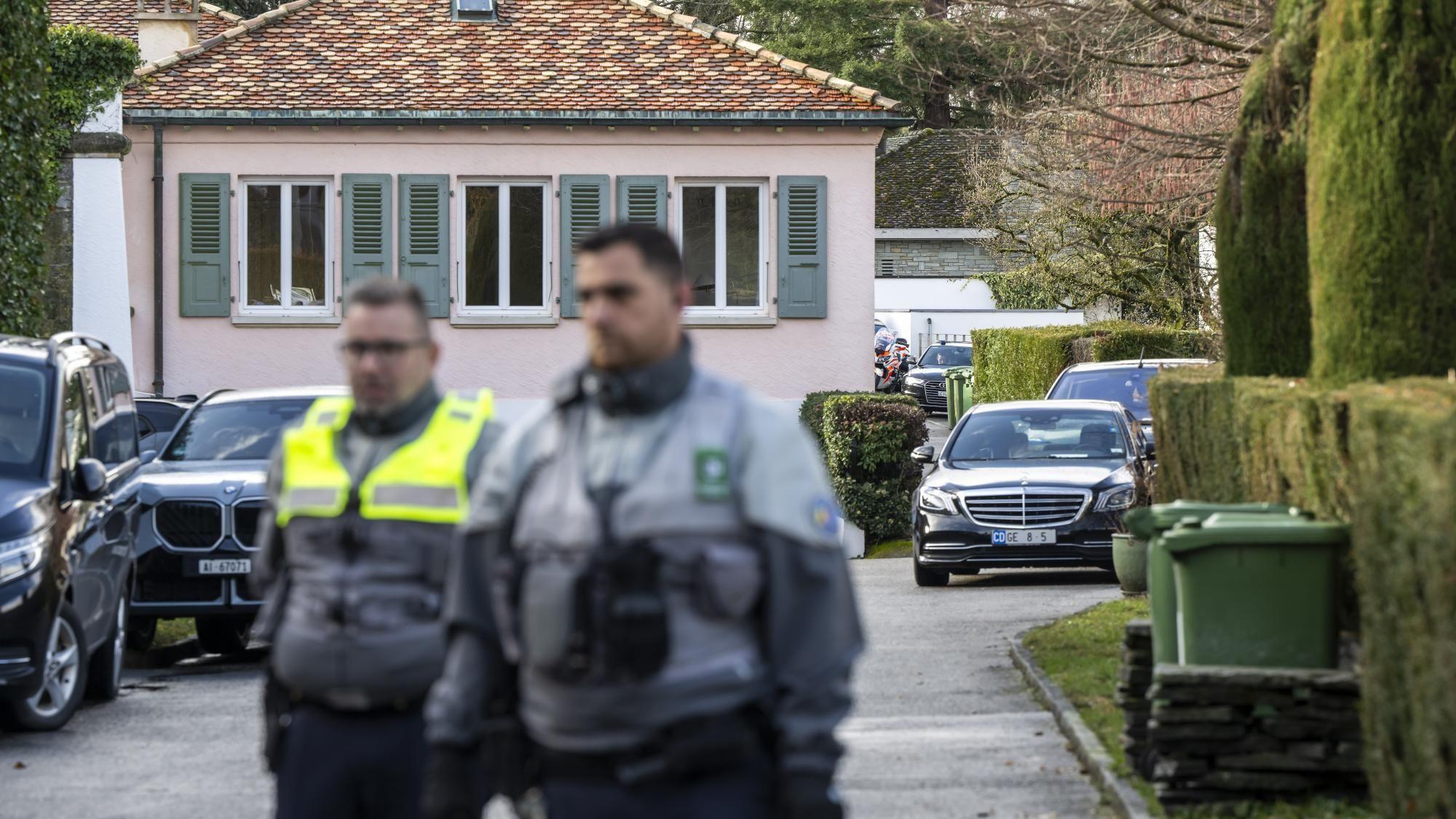 US and Iran to hold talks as pressure for nuclear deal builds