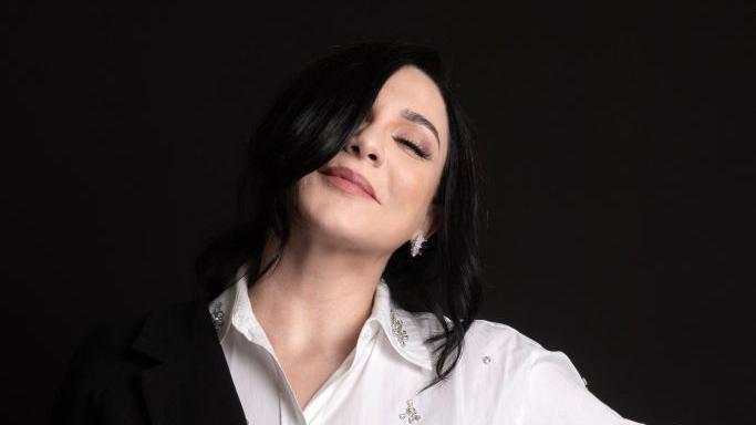 من فاغنر إلى سلاف فواخرجي: ثقافة "الإلغاء" وحقّ الجمهور بالمحاسبة 1 النقيب أعلن قرار فصل الفنانة سلاف فواخرجي من النقابة، مستنداً إلى "النظام 40، فقرة 58" من النظام الداخلي للنقابة، والذي يُجيز شطب قيد أي عضو "يسيء إلى سمعة الجمهورية العربية السورية أو ينافي الآداب العامة".