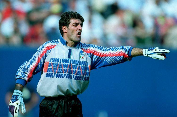 Pagliuca, goleiro italiano, com seu uniforme durante um jogo da sele&ccedil;&atilde;o do seu pa&iacute;s