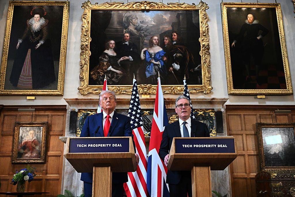 O presidente dos EUA, Donald Trump, e o primeiro-ministro do Reino Unido, Keir Starmer, realizam uma coletiva de imprensa em Chequers, ao final de uma visita de Estado, em 18 de setembro de 2025, em Aylesbury, Inglaterra