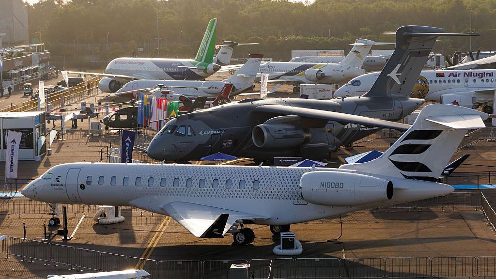 在新加坡航空展上展示的商用客機