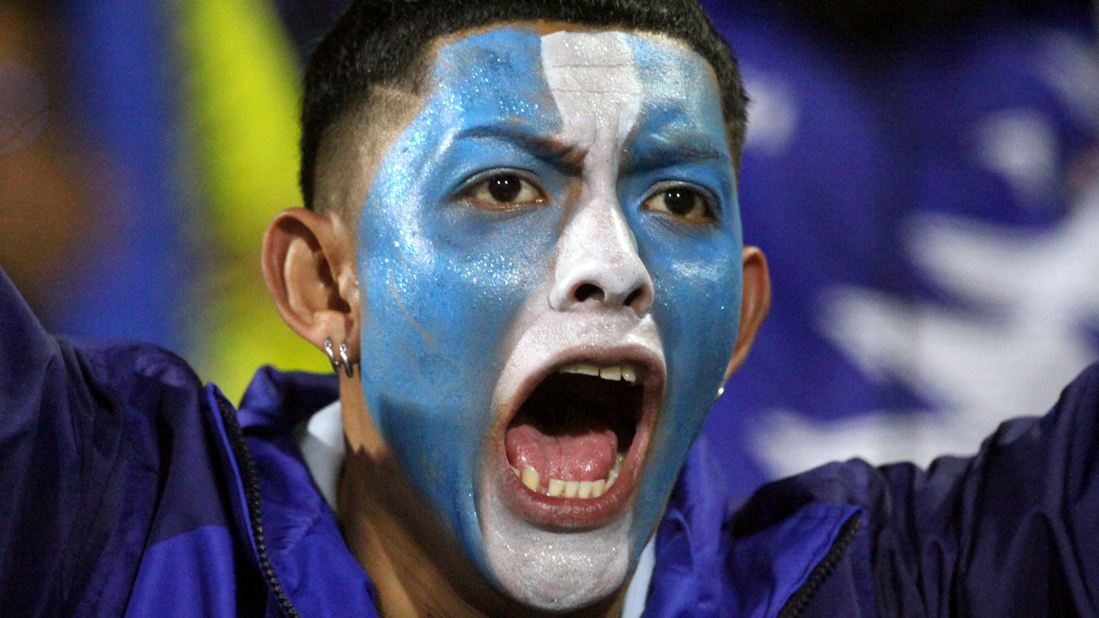 Navijač Gvatemale tokom kvalifikacija za Svetsko prvenstvo 2026. godine u SAD, Meksiku i Kanadi