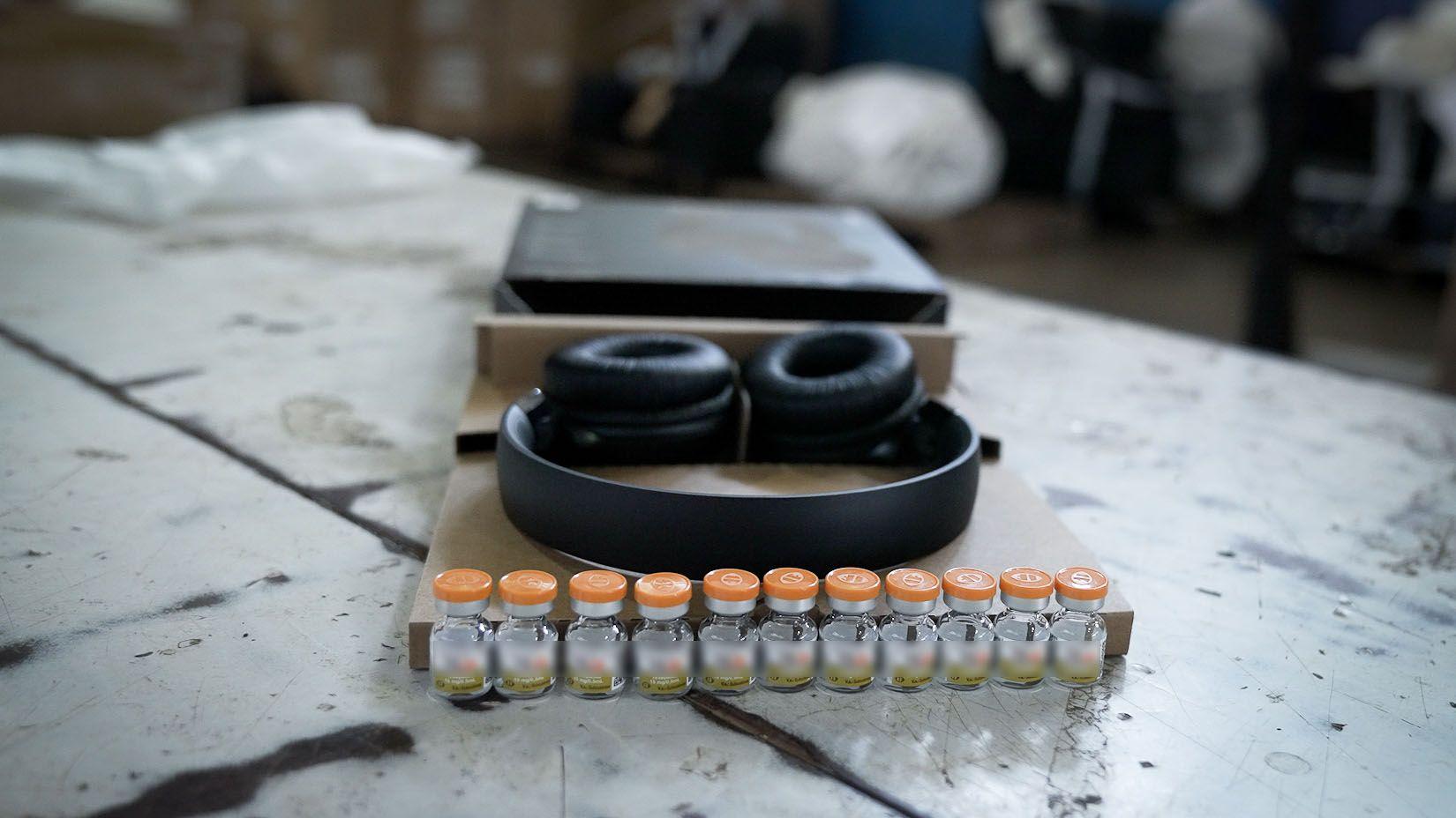 Ampolas foram encontradas dentro de embalagem de fone de ouvido, em Foz