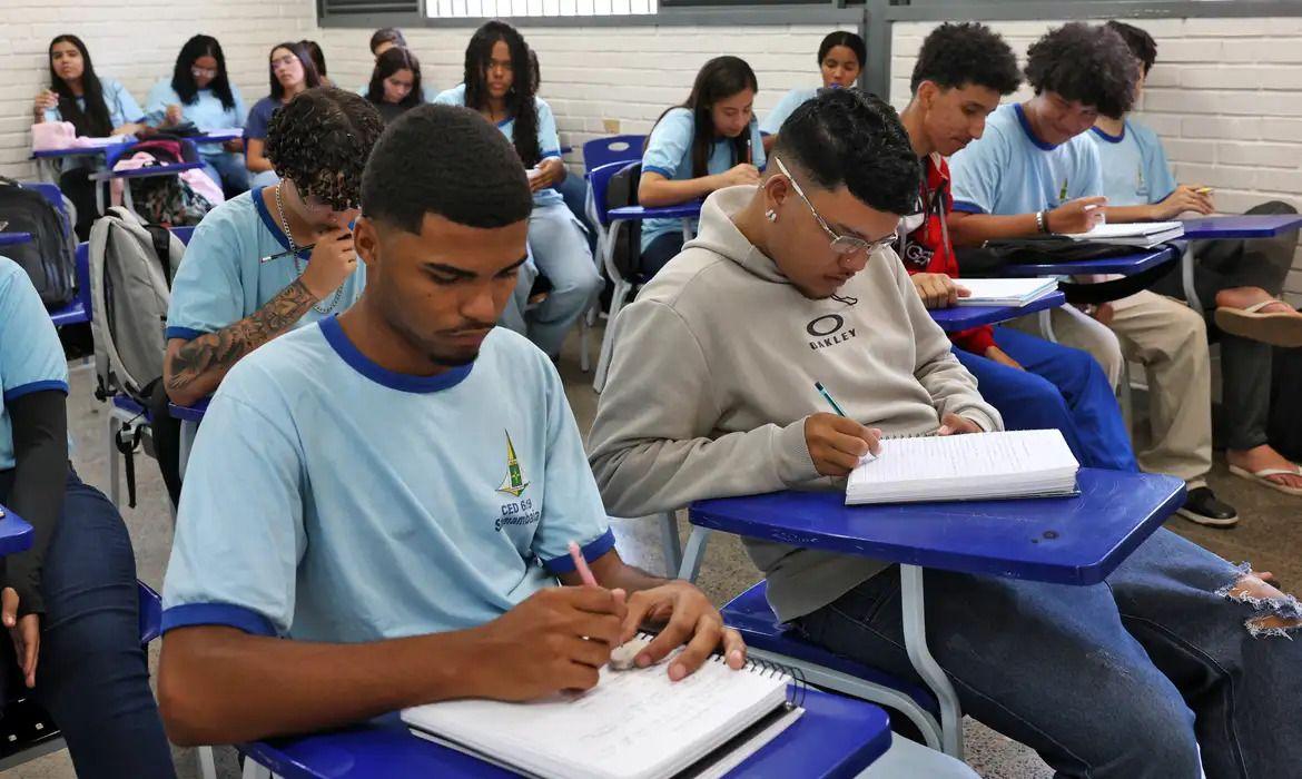 Alunos da escola CED 619, em Brasília