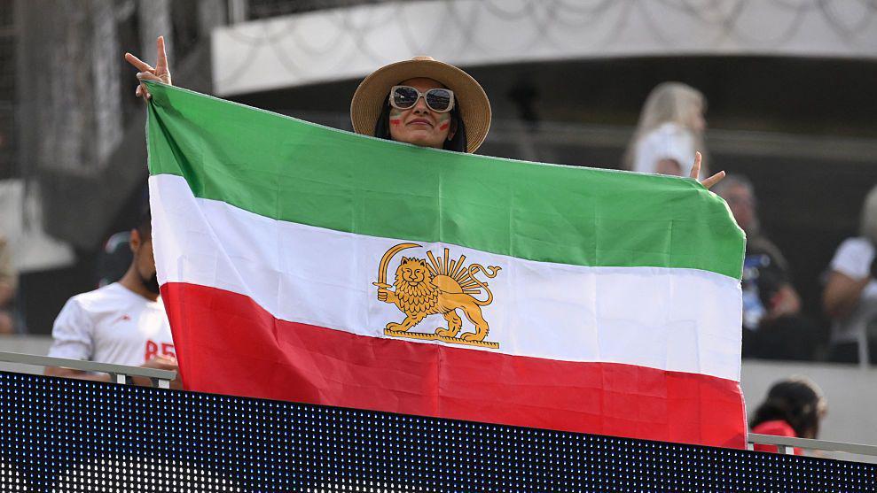 "نريد الفوز، لكننا نكره الجمهورية الإسلامية"، المعضلة التي يواجهها بعض مشجعي كرة القدم الإيرانيين