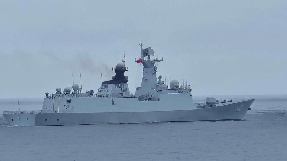 台灣沿海的一艘中國軍艦