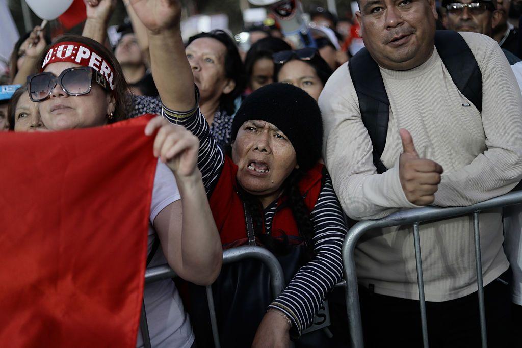 Por qué más de una semana después de las elecciones en Perú aún no se sabe quiénes pasan a la segunda vuelta