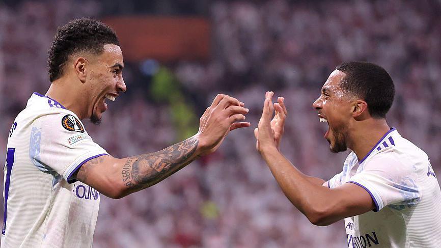 Europa League final: Aston Villa cruising as they look set to end 44-year European wait