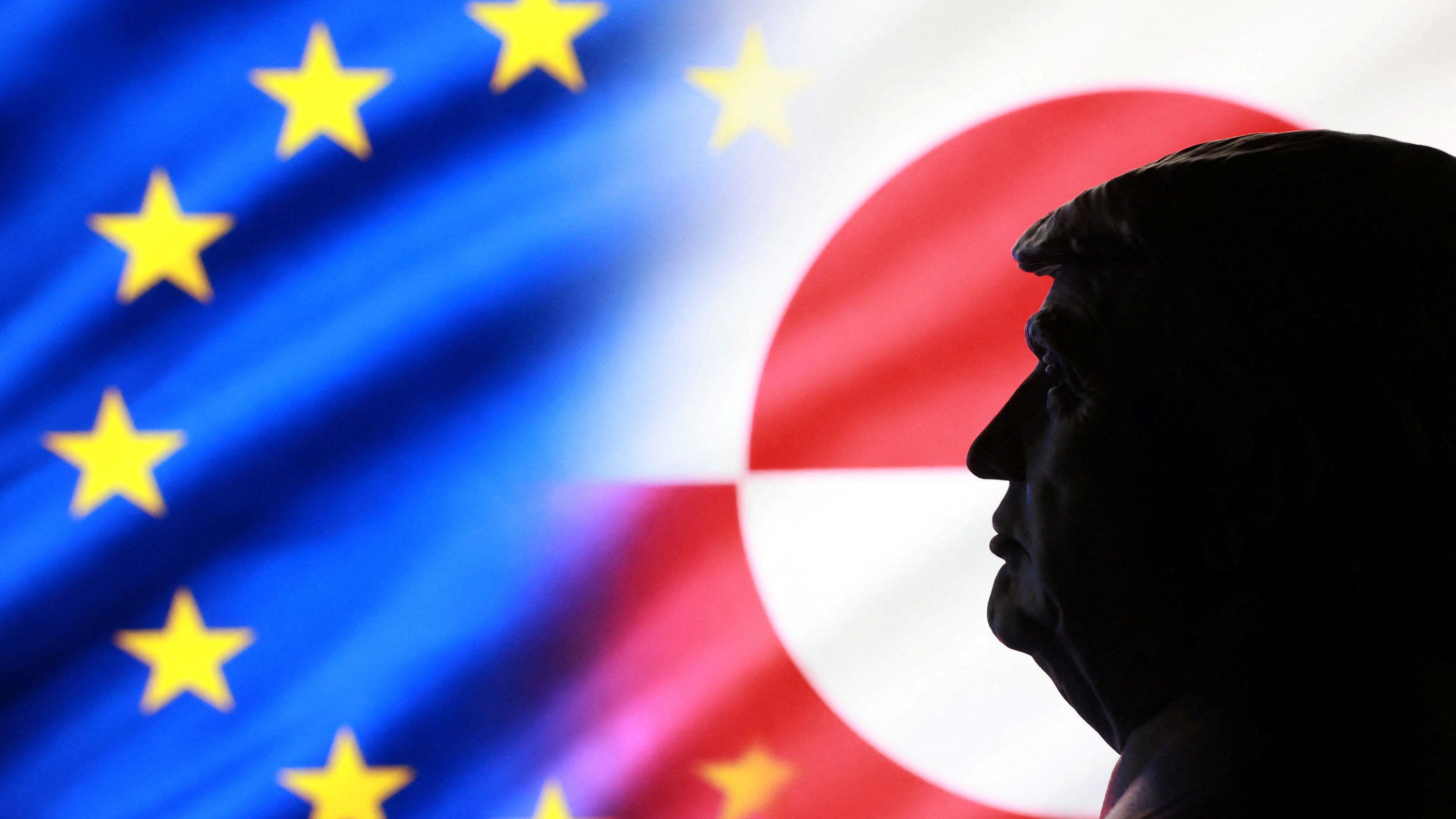 صورة توضيحية تُظهر الأبعاد للرئيس الأمريكي دونالد ترامب، وعلمي الاتحاد الأوروبي وغرينلاند.