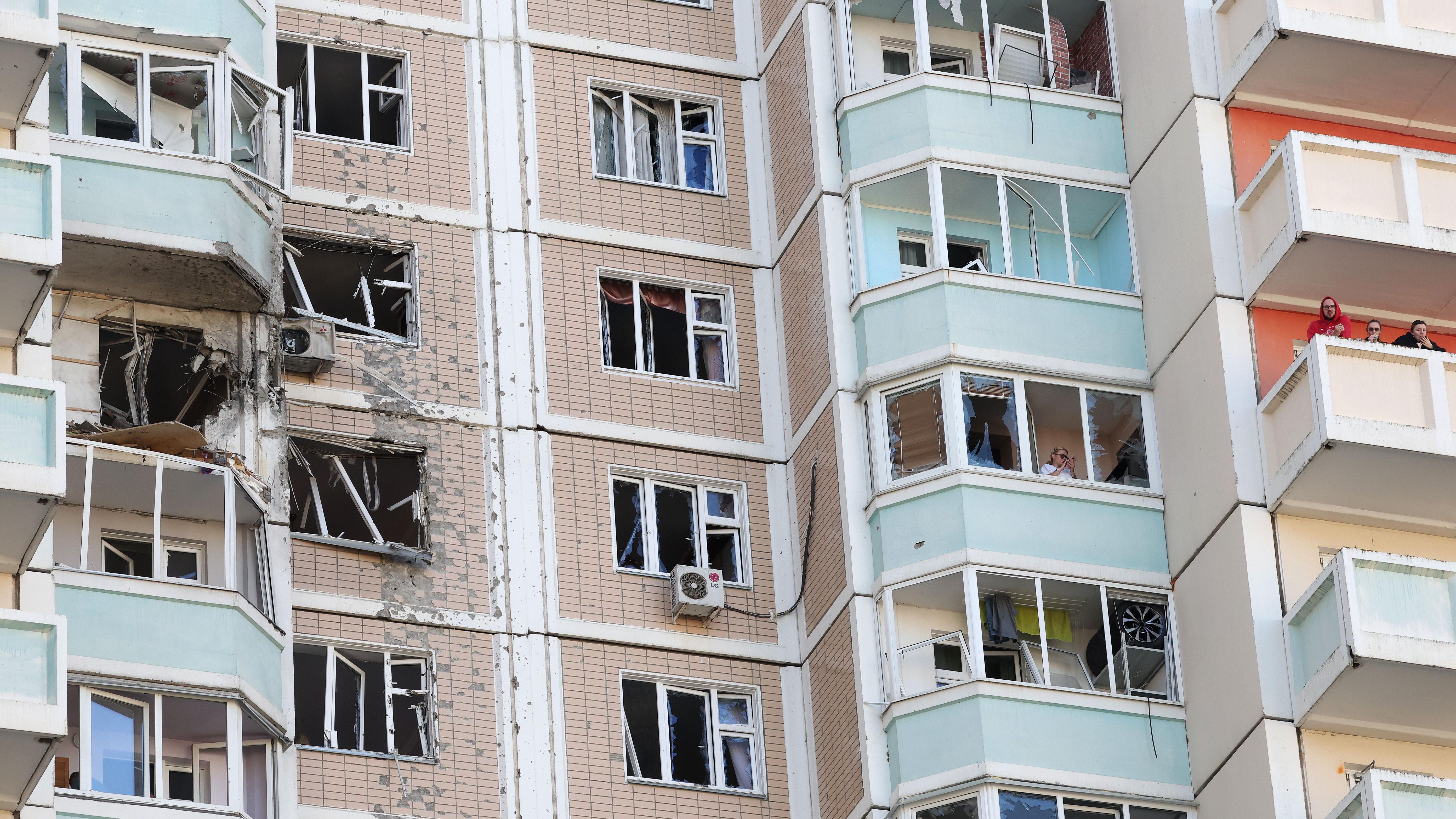 Consequ&ecirc;ncias de um ataque de drones contra um edif&iacute;cio residencial em Moscou, na R&uacute;ssia