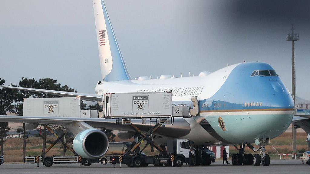 El Air Force One en Ankara el 8 de julio