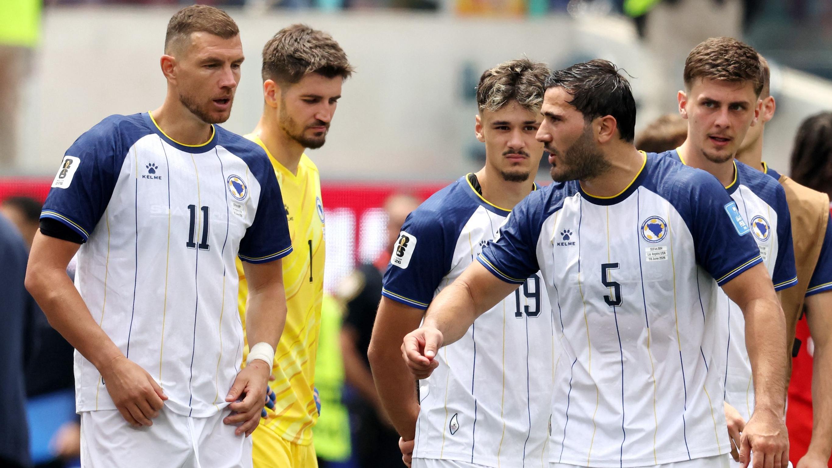 'Nije smak sveta': Kako Bosna može do nokaut faze na Mundijalu 2 Reprezentativci BiH tokom pauze na meču sa Švajcarskom