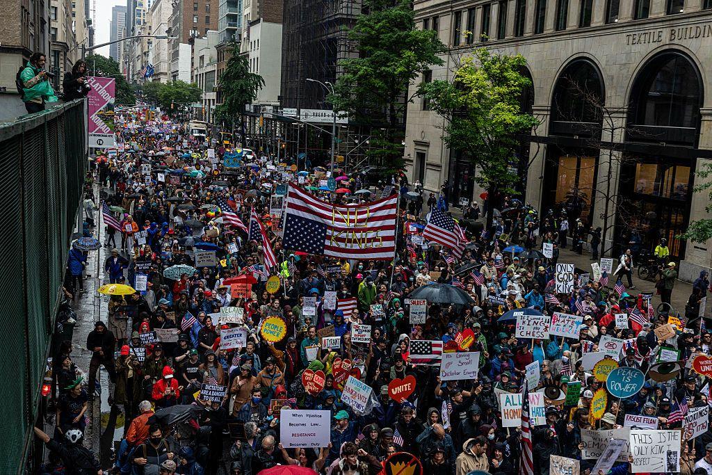 Cientos de manifestantes en las calles de Nueva York.
