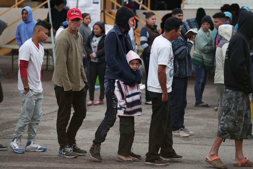 Migrantes —la mayoría de los cuales forma parte de una caravana recién llegada— en un albergue mientras esperan para solicitar asilo en Estados Unidos, el 9 de febrero de 2019 en Piedras Negras, México.