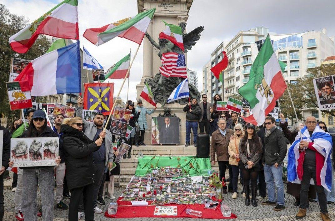 مظاهرة في لشبونة تضامناً مع الاحتجاجات المناهضة للحكومة الإيرانية – البرتغال، 14 فبراير/شباط 2026.