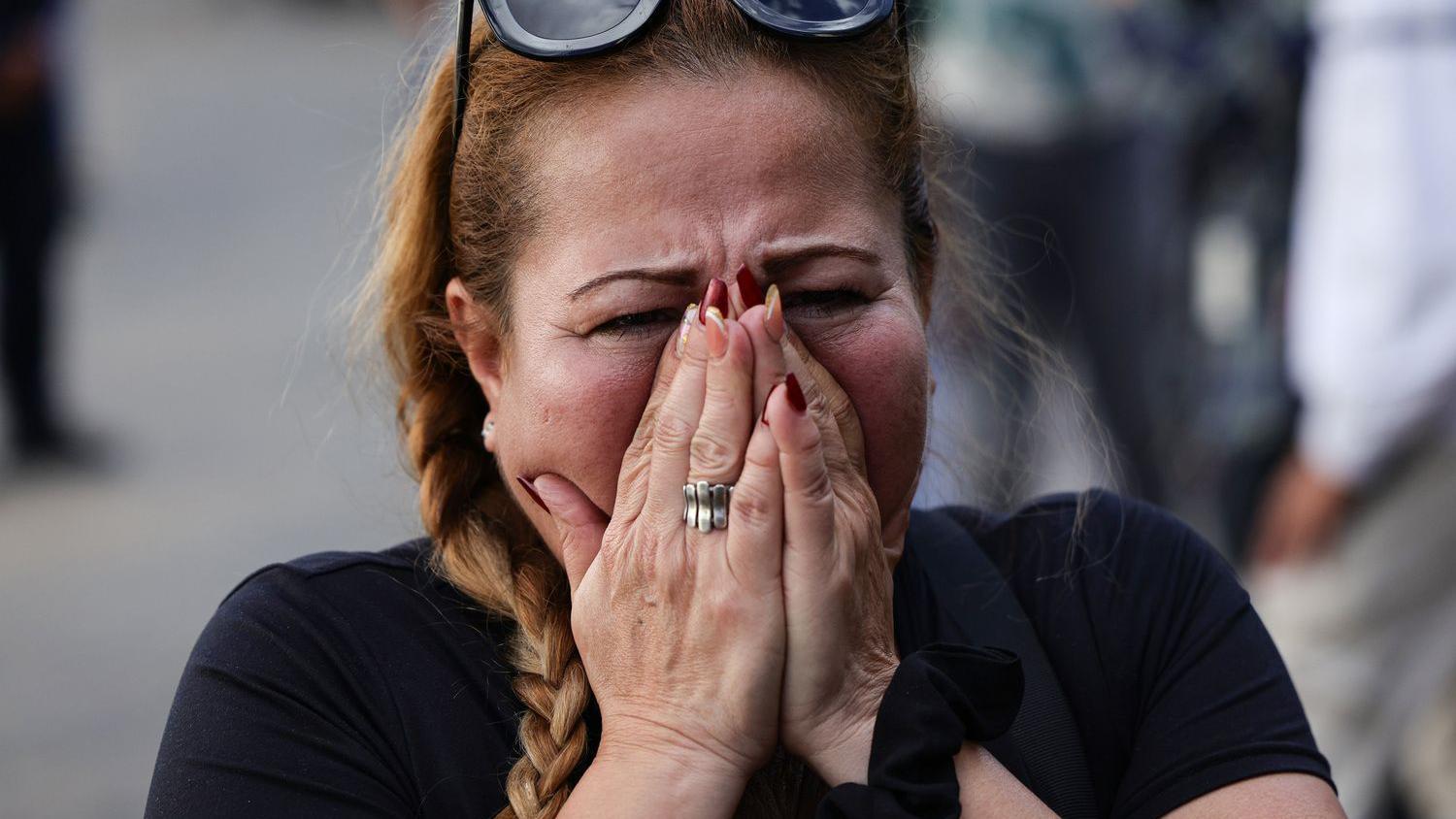 Familiares de detenidos celebran el anuncio de la liberación de presos políticos el 8 de enero de 2026 en Caracas, Venezuela.