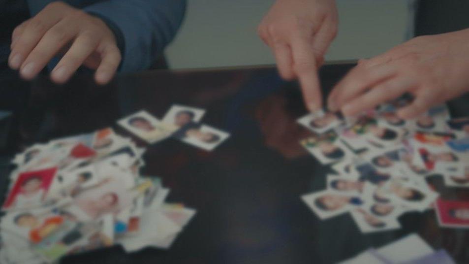 "كنت أظنّ أنني الأم الوحيدة التي تبحث عن صغيرها، حتى أدركتُ أن هناك أُمهات فقدنَ ثلاثة أو أربعة أبناء" 