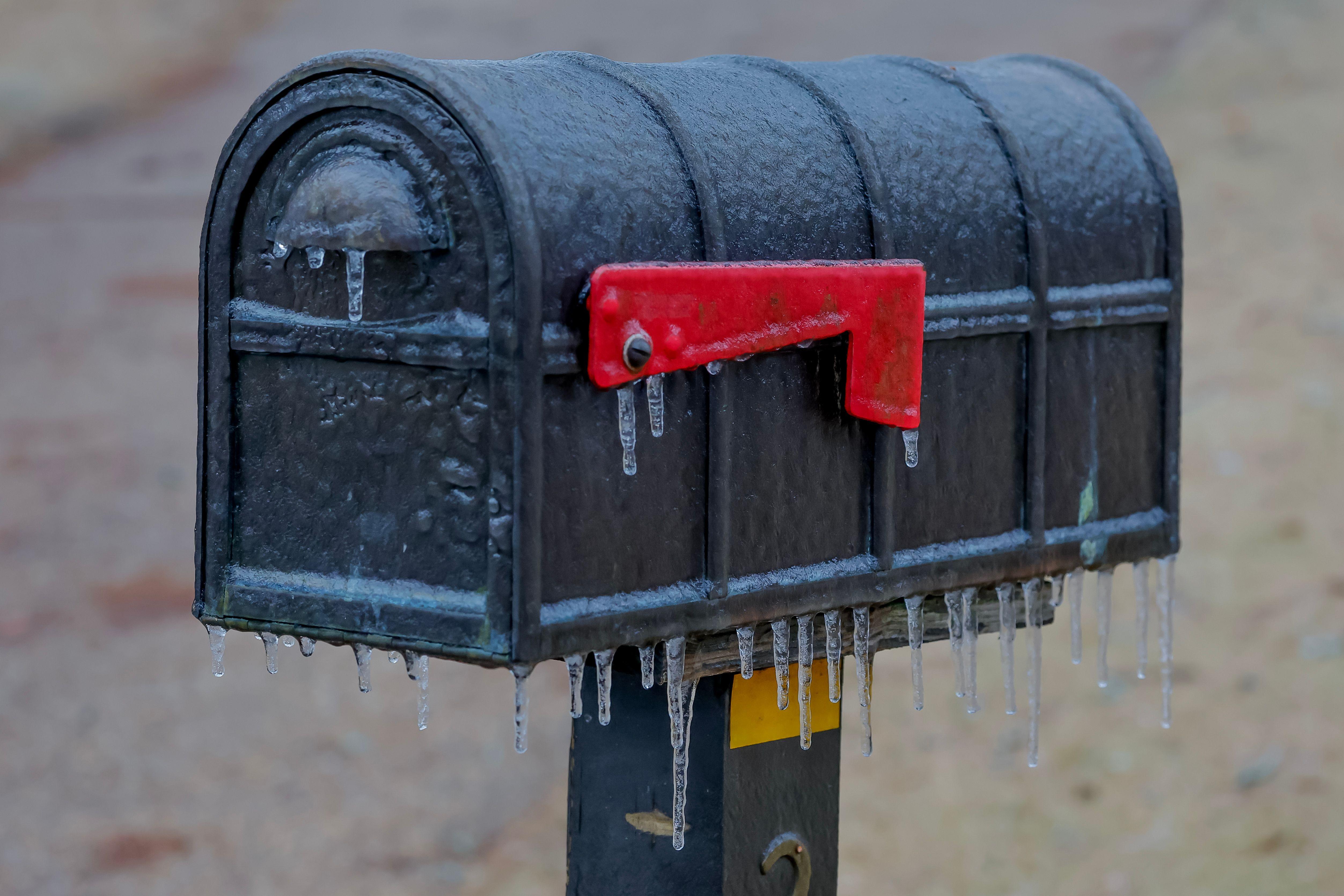 zaleđeno poštansko sanduče u Atlanti, mećava u americi, snežna oluja u Americi
