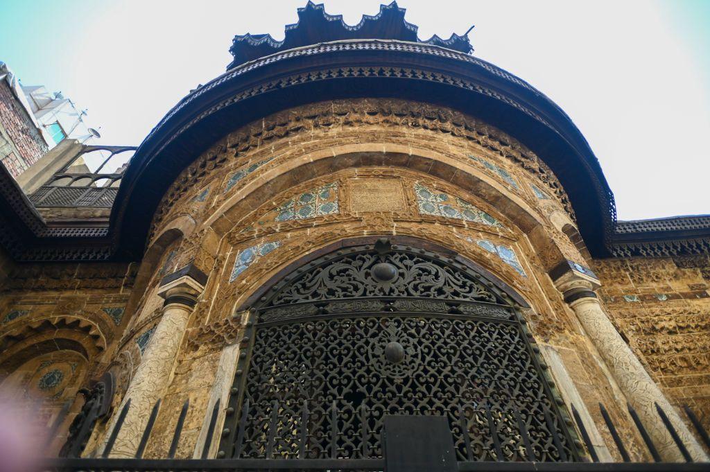 صورة تظهر إحدى شبابيك سبيل "رقية دودو"، الذي بُني أثناء الفترة العثمانية في تاريخ مصر، بعد ترميمه في منطقة سوق السلاح بالعاصمة المصرية القاهرة.