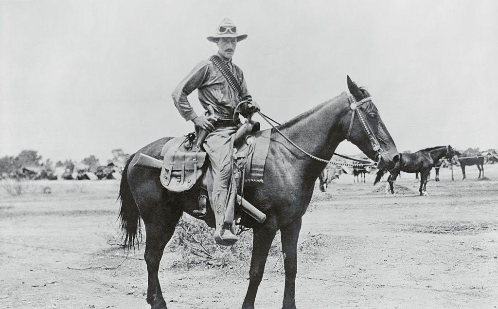 Un guardia fronterizo a caballo a principios de la década de 1910.