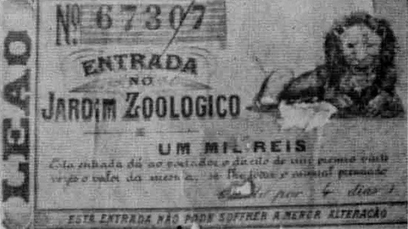 Imagem preta e branco de um tíquete de entrada para zoológico