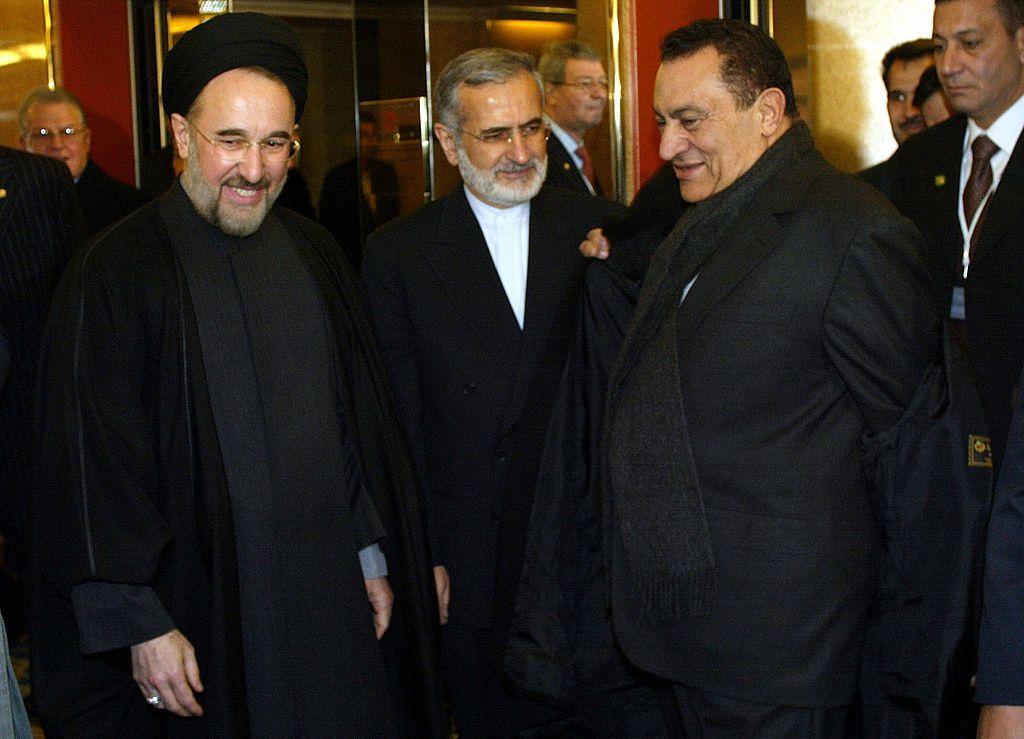 مبارك ونظيره الإيراني خاتمي