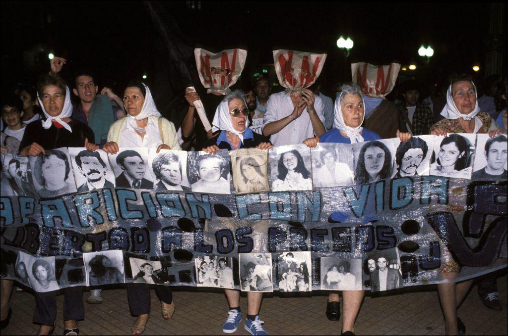 La polémica que ha generado la designación de Milei del primer militar como ministro de Defensa en Argentina desde el regreso de la democracia hace 42 años