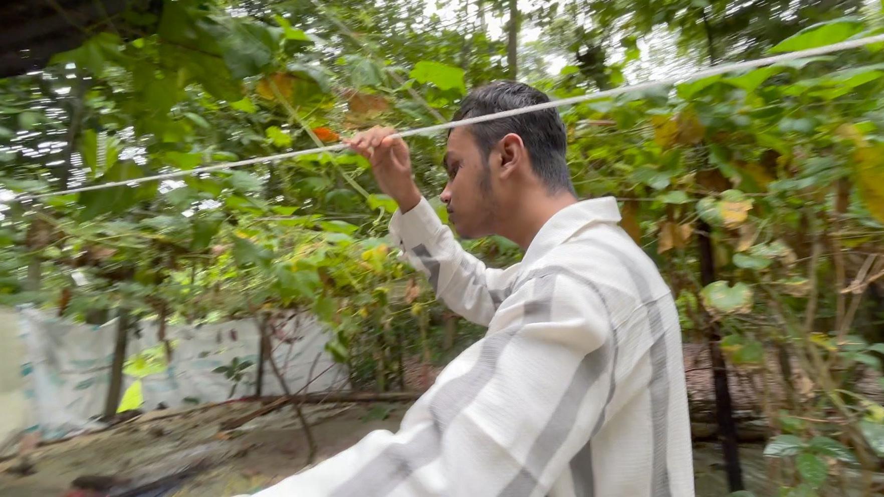 আঠারই অগাস্ট ঢাকার উত্তরায় চোখে ছররা গুলিবিদ্ধ হন মো. মোবিন