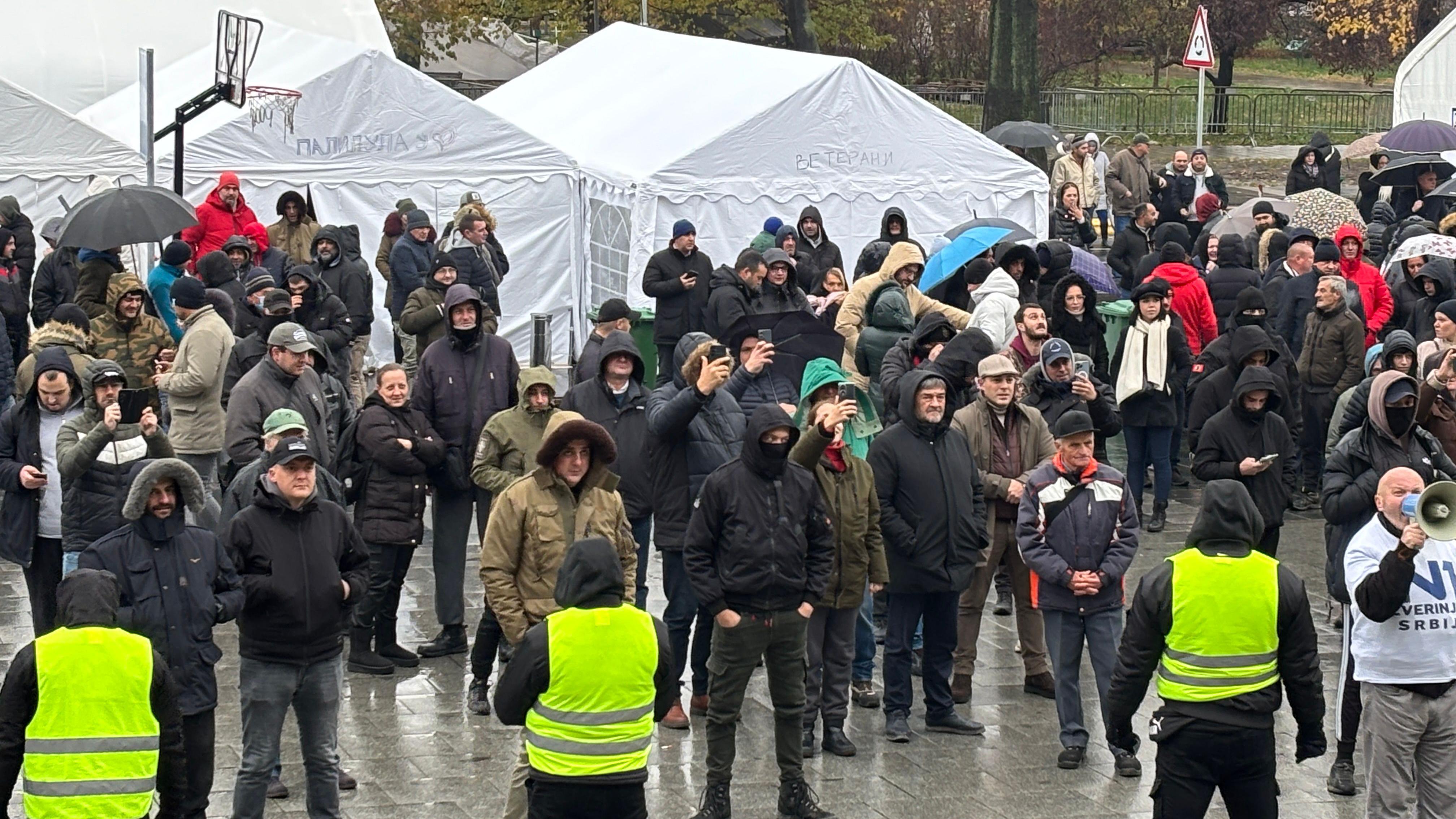 Ljudi u šatorskom naselju kod Narodne skupštine, takozvanom Ćacilendu