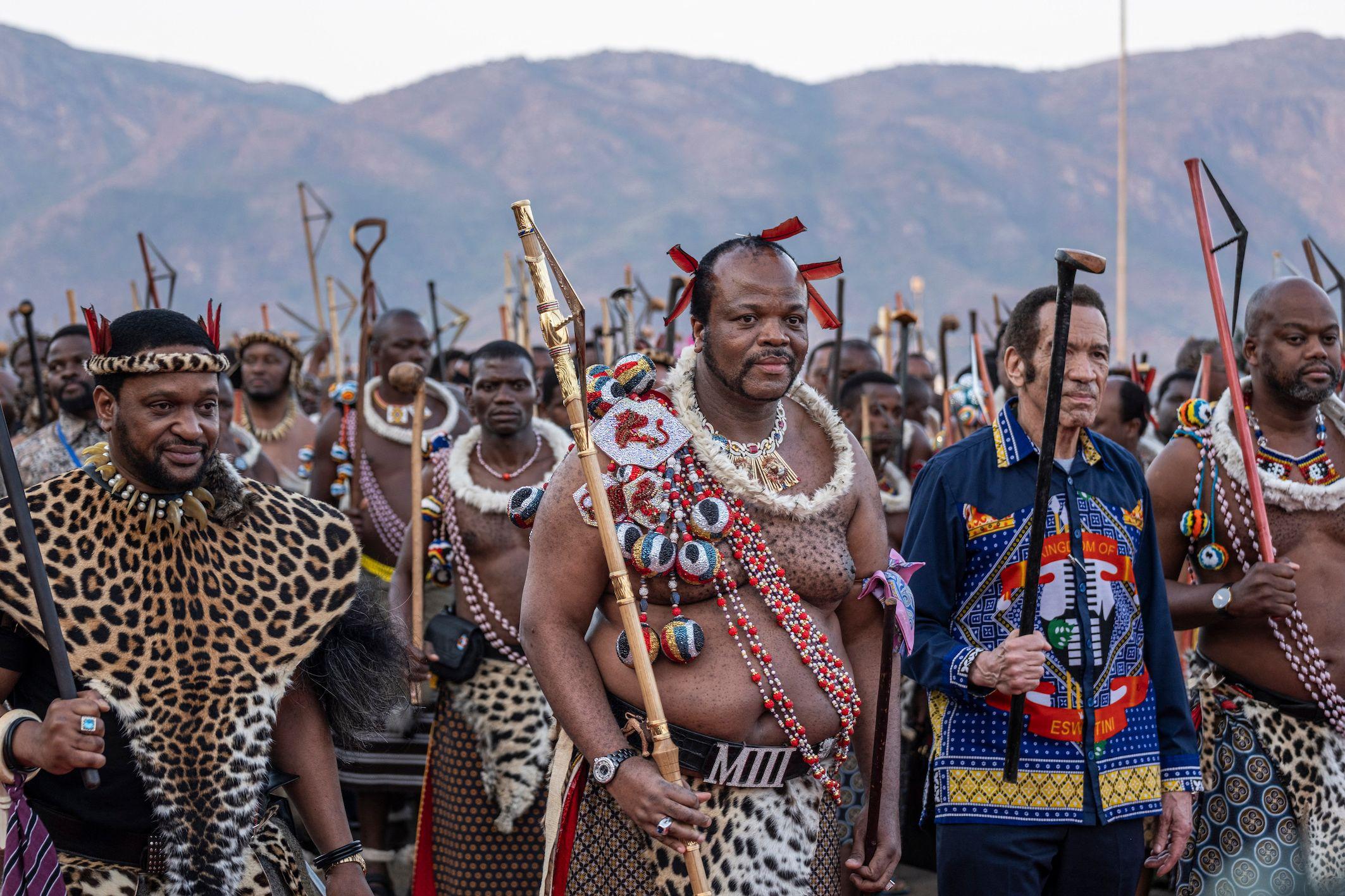 Eswatini's King Mswati III (C), South Africa's Zulu King Misuzulu kaZwelithini (L) and former Botswana President Ian Khama (2nd R) arrive for the 2024 Umhlanga Reed Dance ceremony, at the Ludzidzini Royal Residence on September 2, 2024.