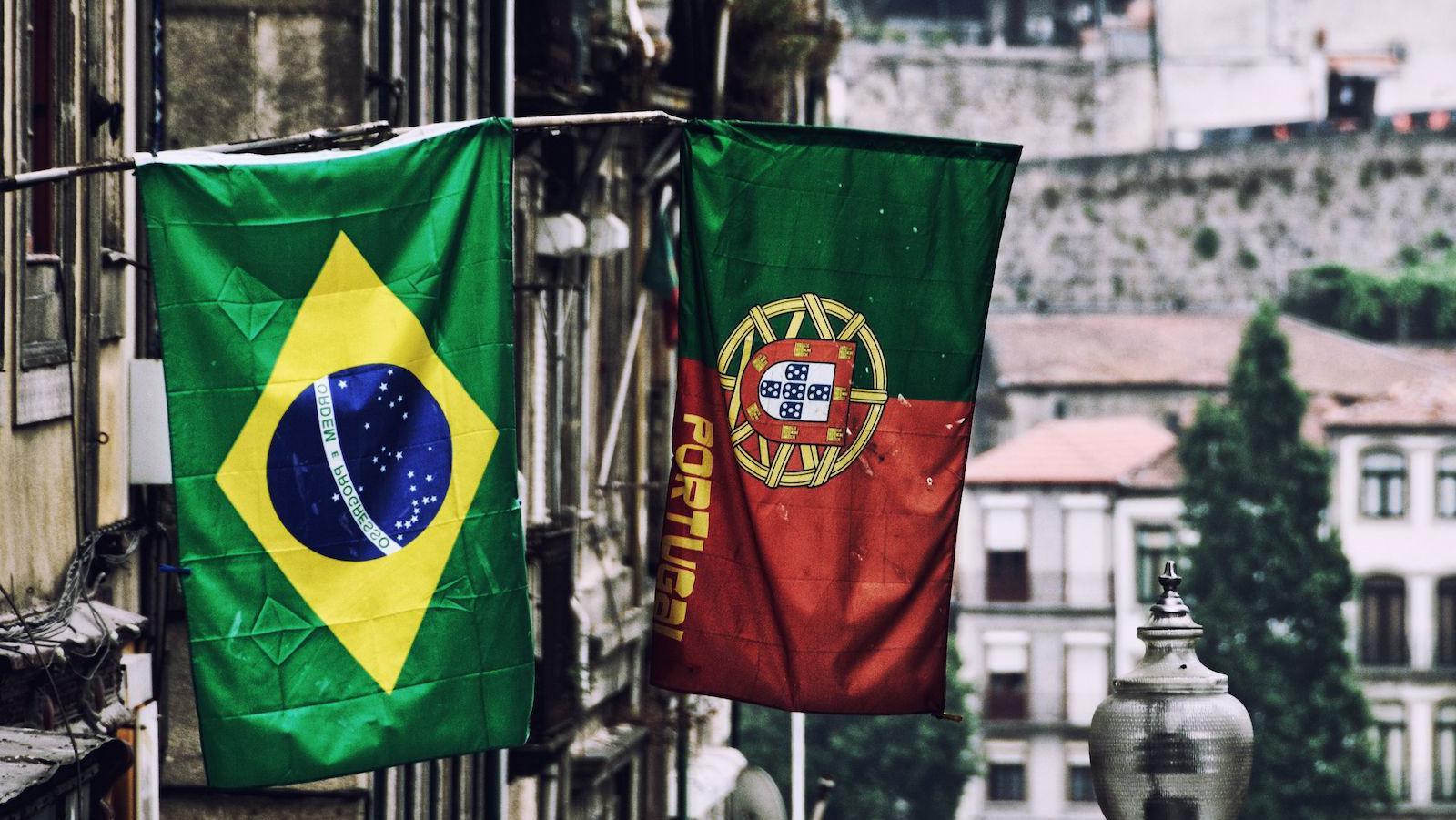 Bandeiras de Brasil e Portugal