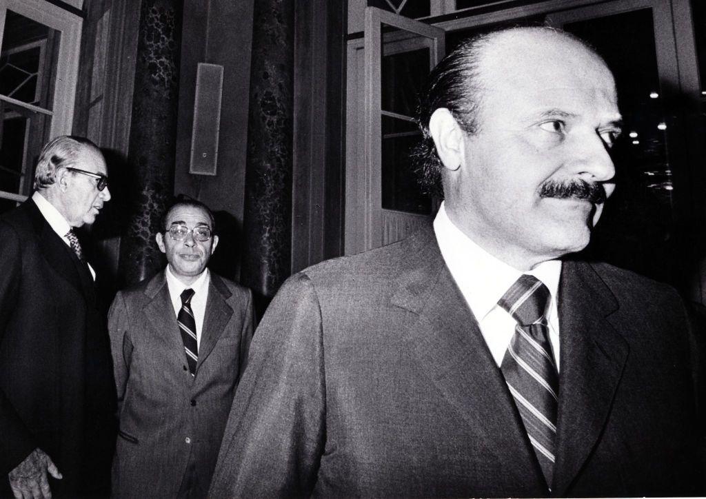 El banquero italiano Roberto Calvi asistiendo a una reunión pública