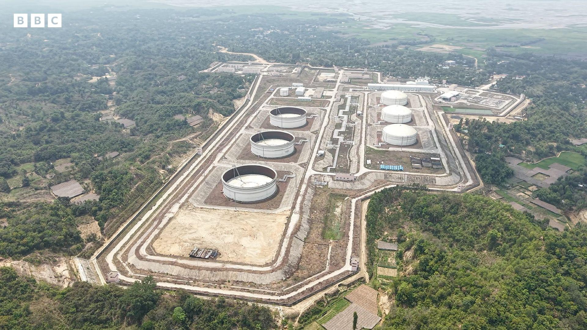 মহেশখালীতে নির্মিত এসপিএম টার্মিনাল 