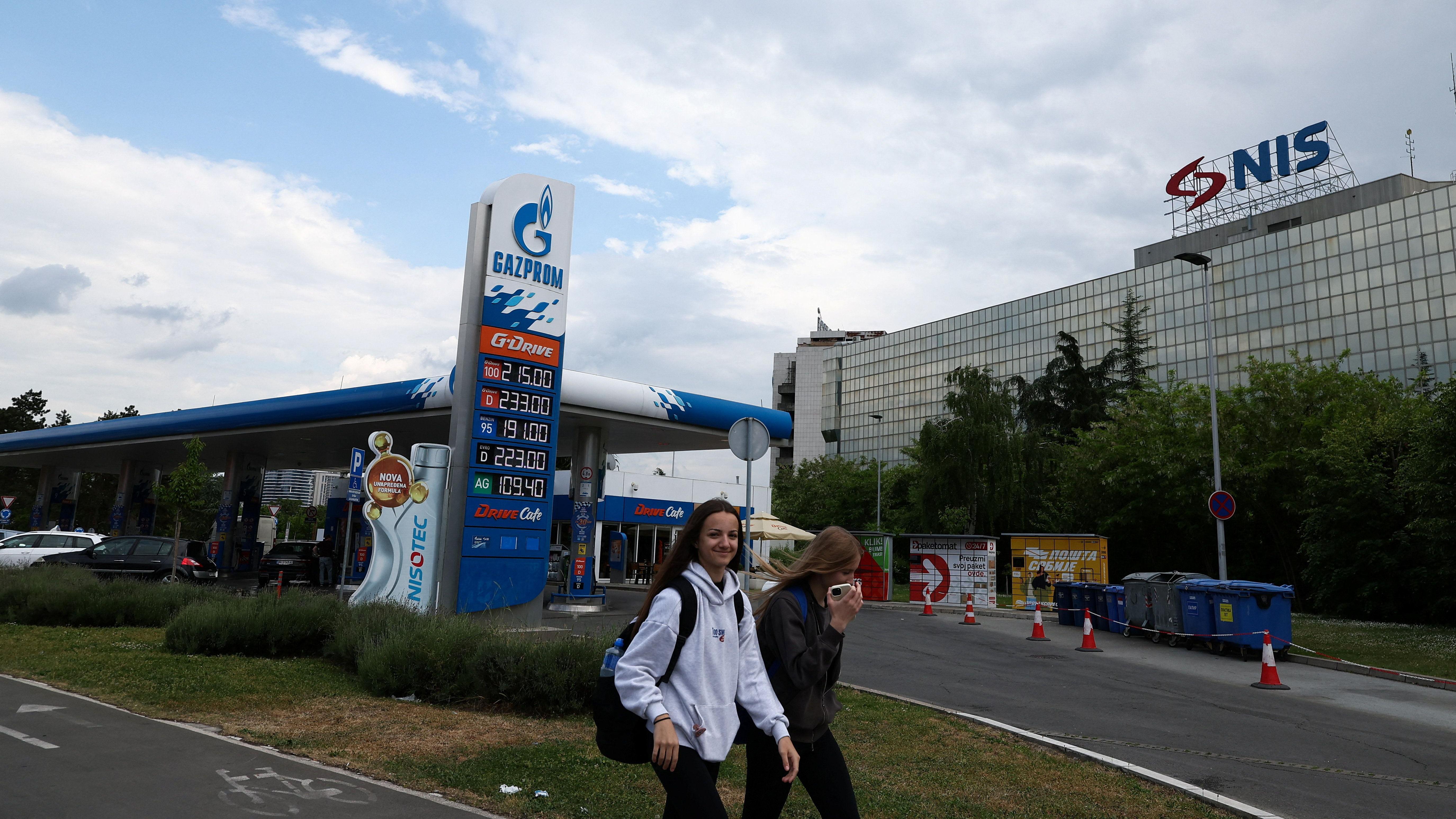NIS, naftna industrija srbije, benzinska pumpa NIS-a u Beogradu